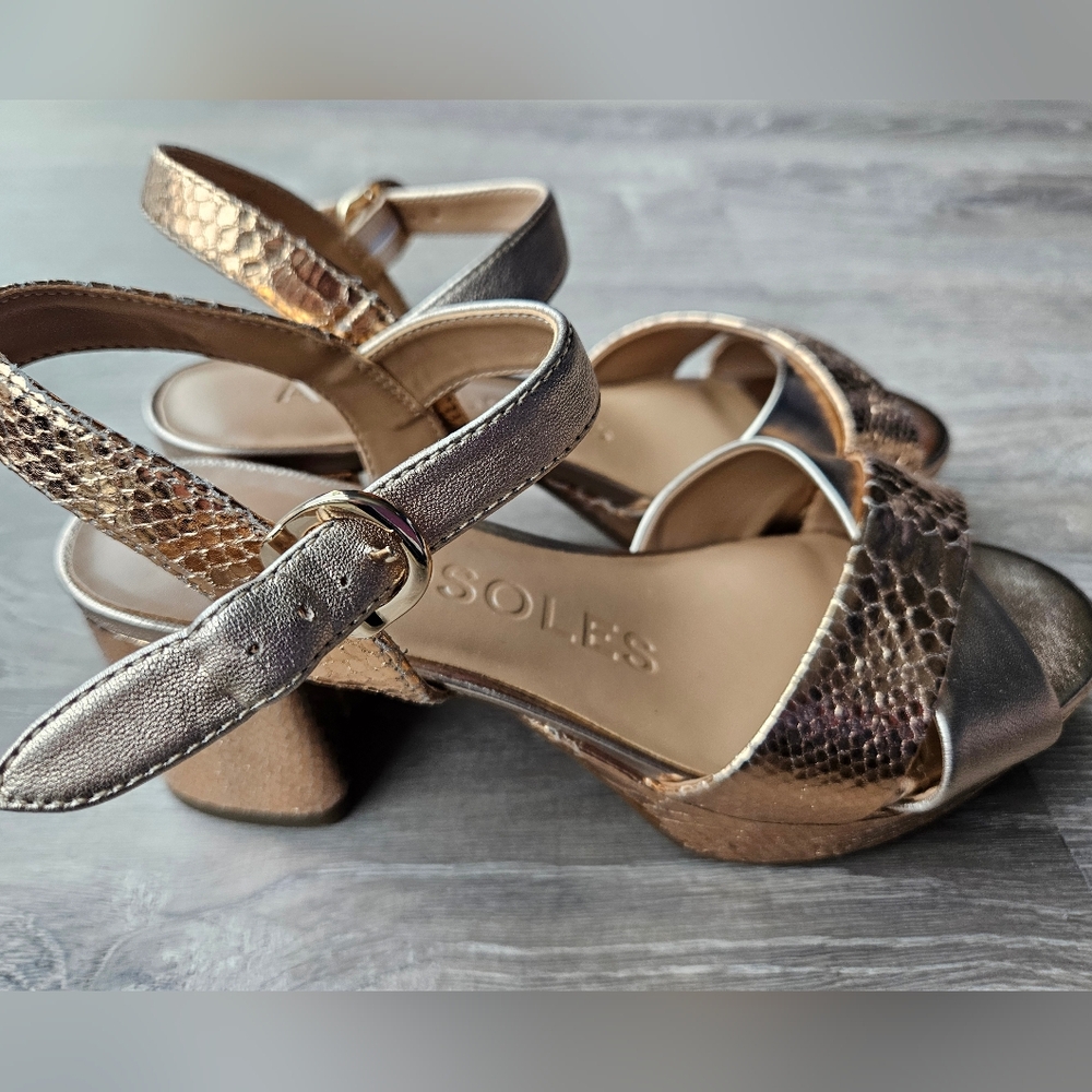 Aersoles Cosmos Platform Heels, Size 6.5, Rosegold